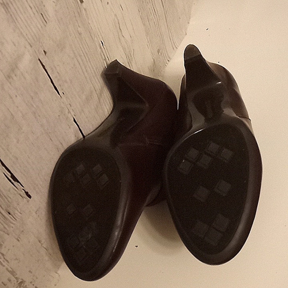 Shoes - Picture 4 of 4